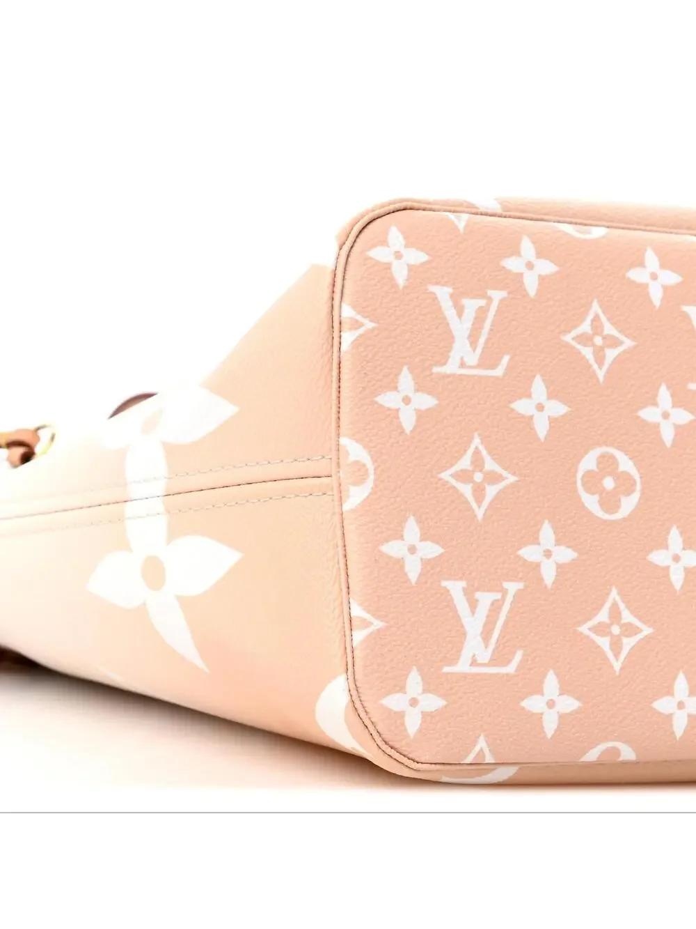 Louis Vuitton Giant By The Pool #335055L16B